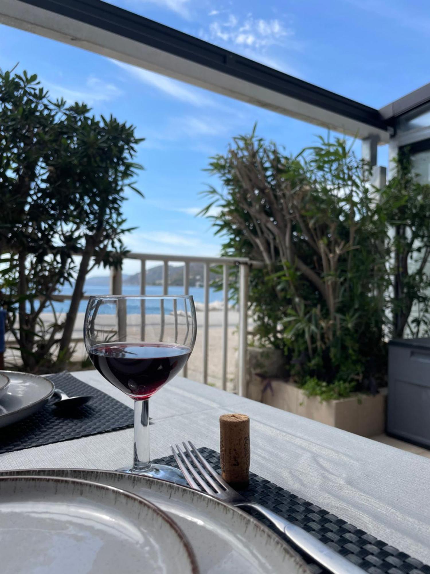 Sea La Vie - Beachfront Retreat ลูตรากี ภายนอก รูปภาพ