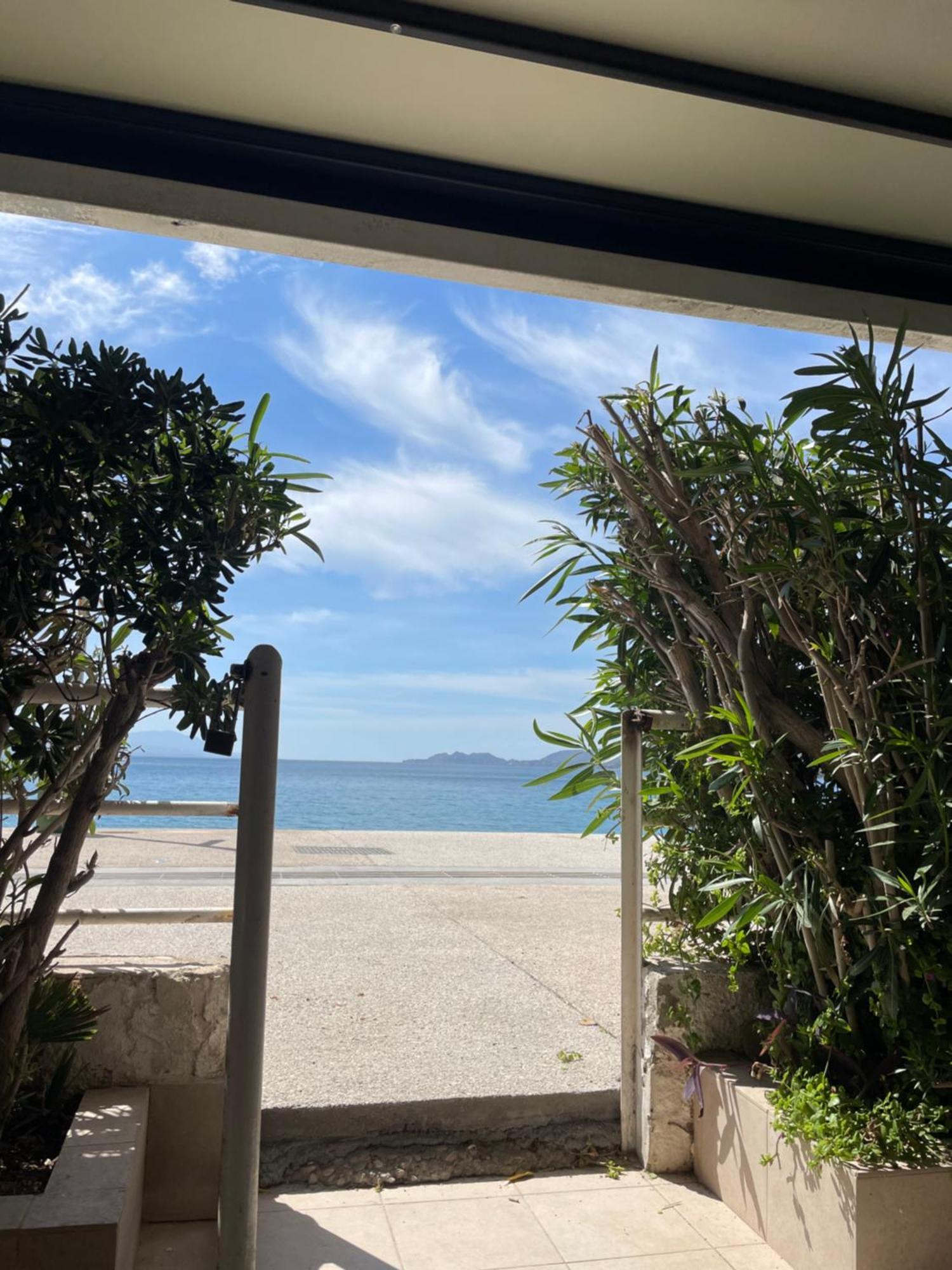 Sea La Vie - Beachfront Retreat ลูตรากี ภายนอก รูปภาพ