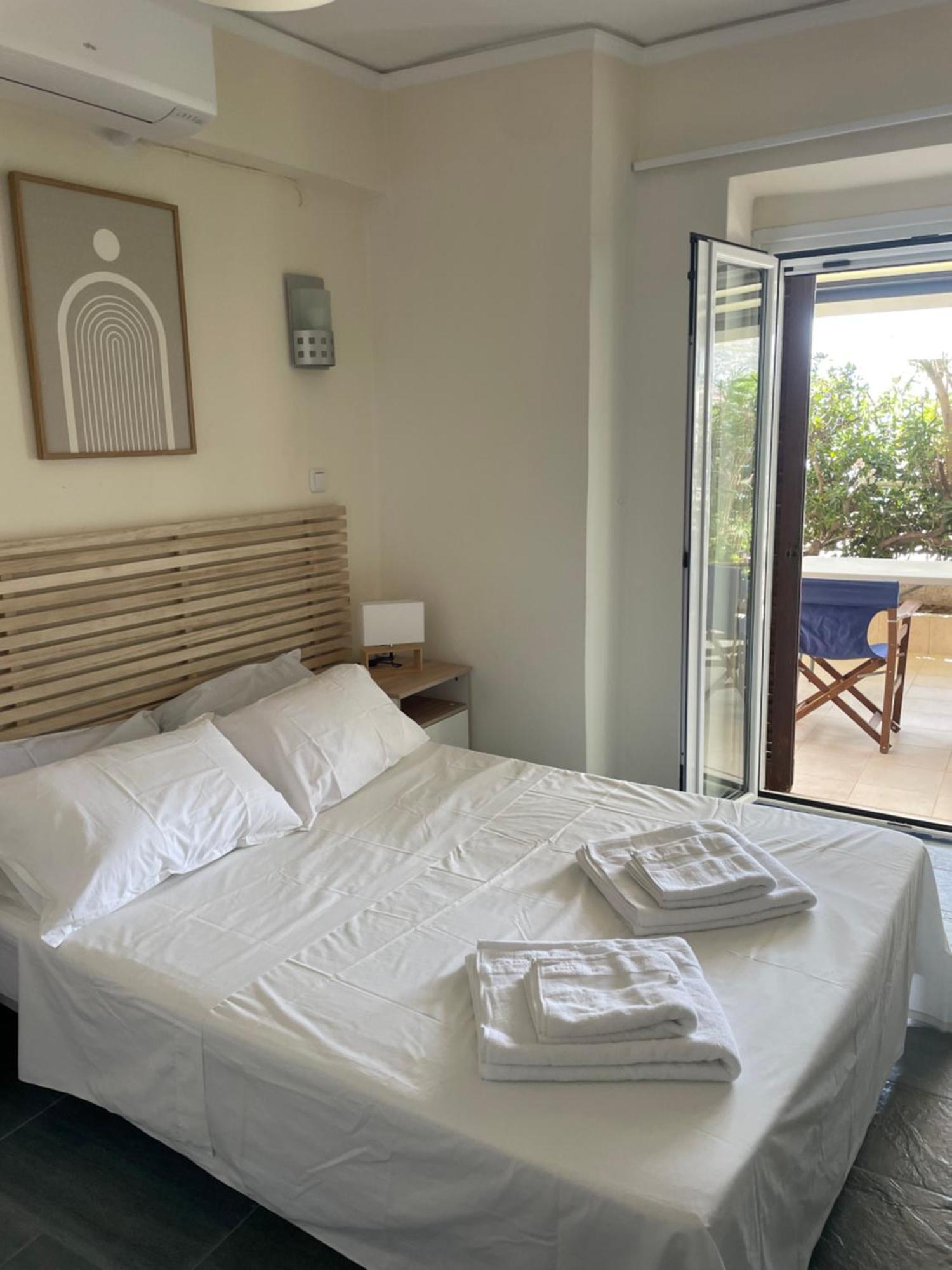 Sea La Vie - Beachfront Retreat ลูตรากี ภายนอก รูปภาพ